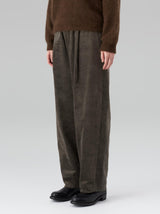 One tuck relaxed fit pants kneeless