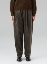 One tuck relaxed fit pants kneeless