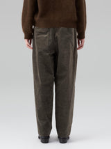 One tuck relaxed fit pants kneeless