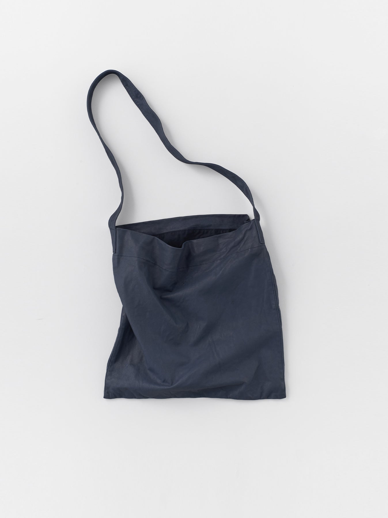 ね*こ様 【匿名送料無料】ARTS&SCIENCE Original tote Original tote M long 2 (Dyed leather) – ARTS&SCIENCE ONLINE SELLER