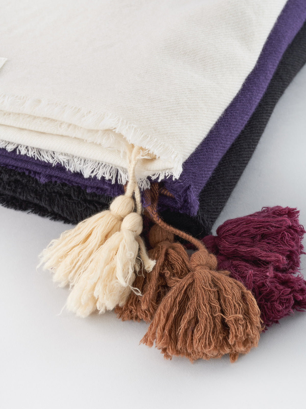 Selvage color tassel shawl – ARTS&SCIENCE ONLINE SELLER intl.