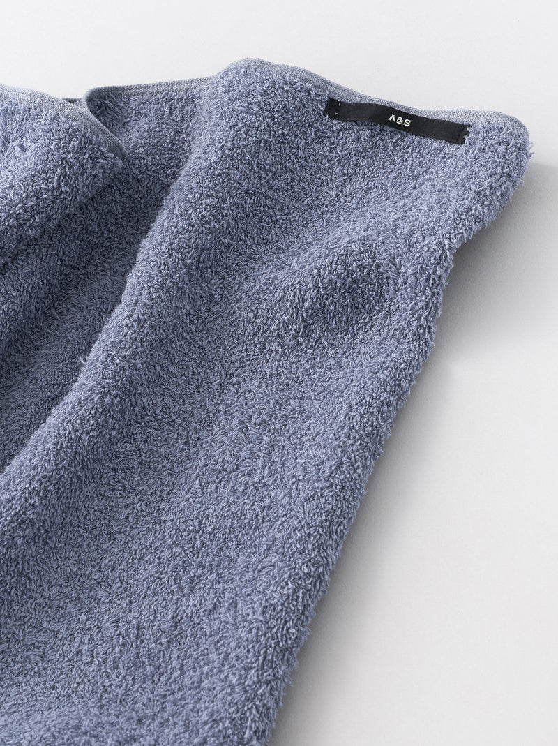 Hanging bath towel