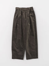 One tuck relaxed fit pants kneeless