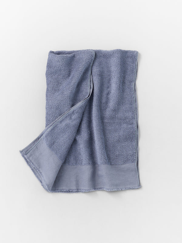 Hanging bath towel