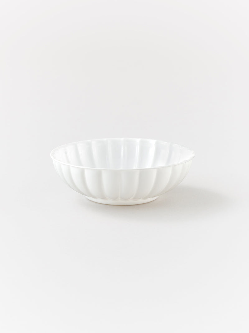 Chrysanthemum shaped bowl (“Gyoku” series)