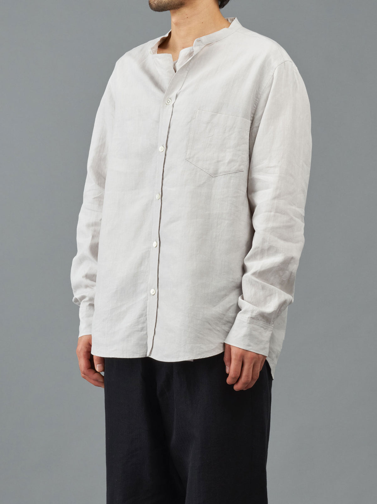 【きれいめファッション51選】上品さと清潔感をキープし h1800_24ss_nocollarfake03_1200 トップス
