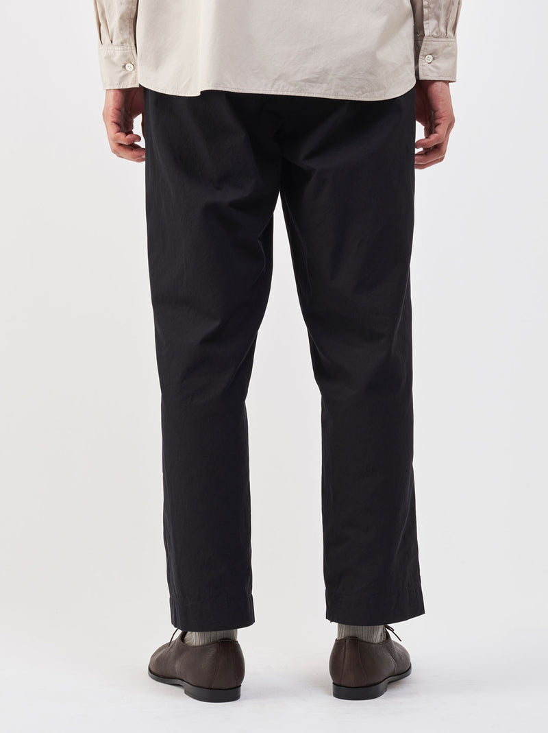 Standard easy tapered pants