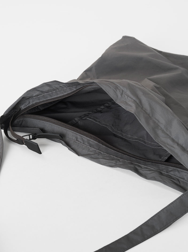 Zipper shoulder bag