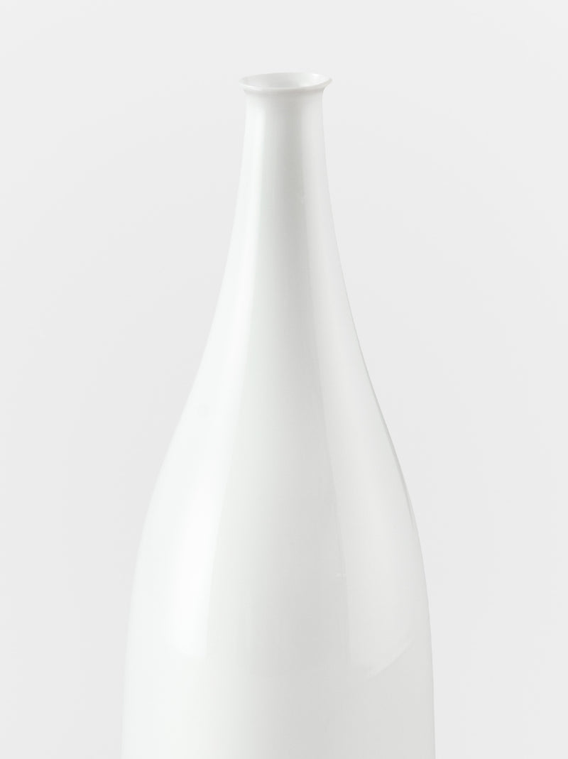 Sake bottle (“Gyoku” series)