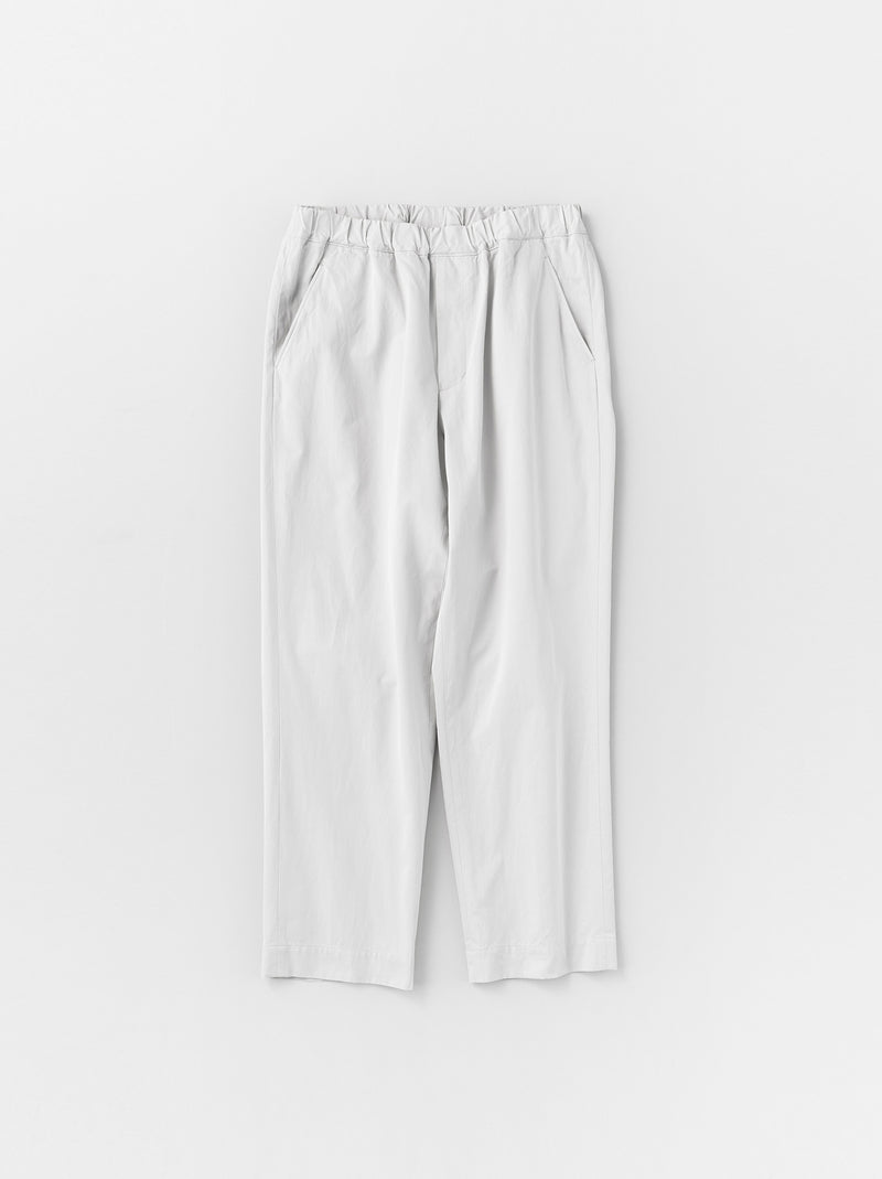Standard easy tapered pants