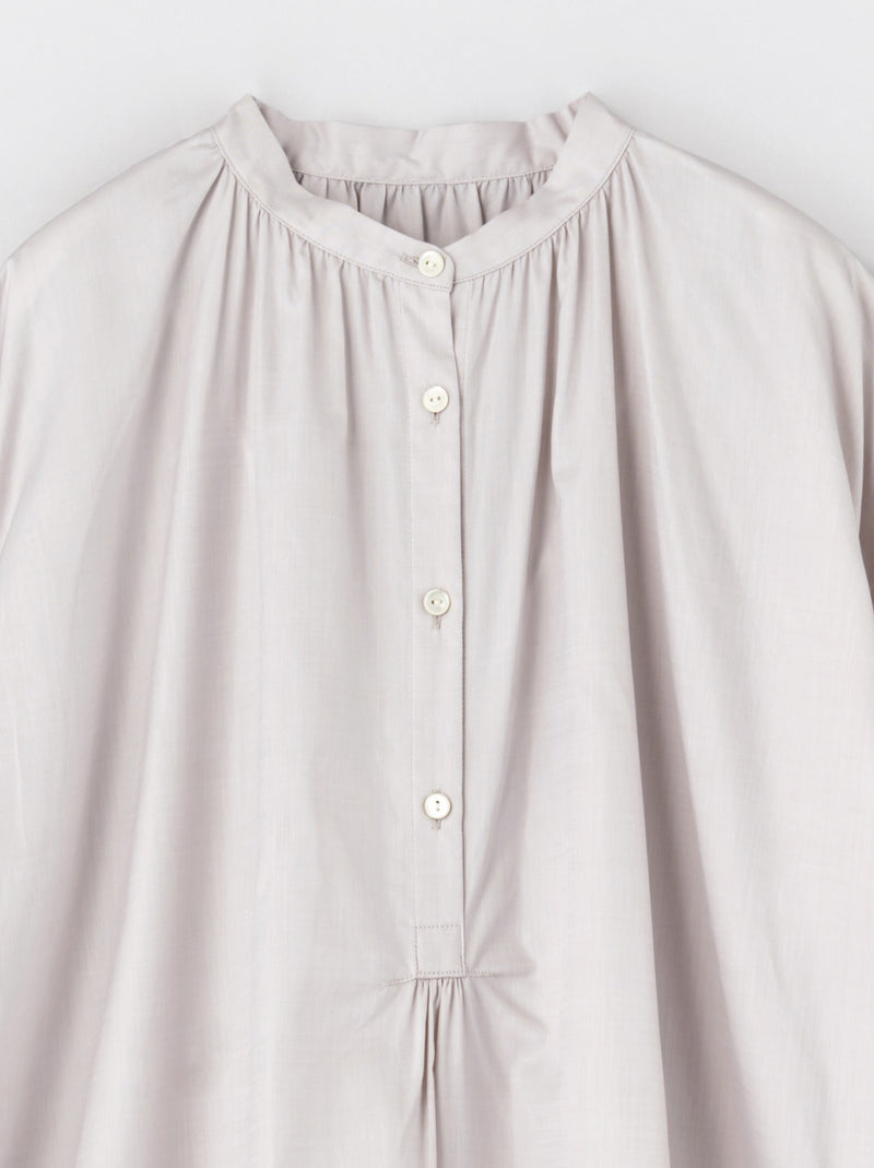 Simple gather blouse middle